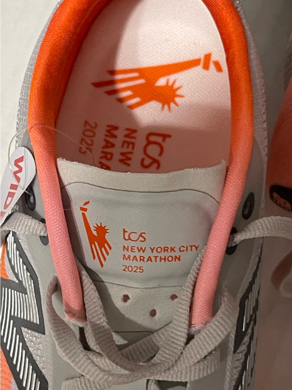 New Balance TCS NYC Marathon FuelCell SuperComp Elite v5 - Women’s 7.5 Wide -NIB - Picture 8 of 9